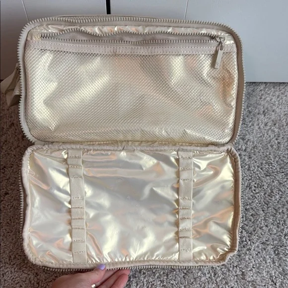 Buffbunny Quilted Cosmetic Case - Picture 6 of 11